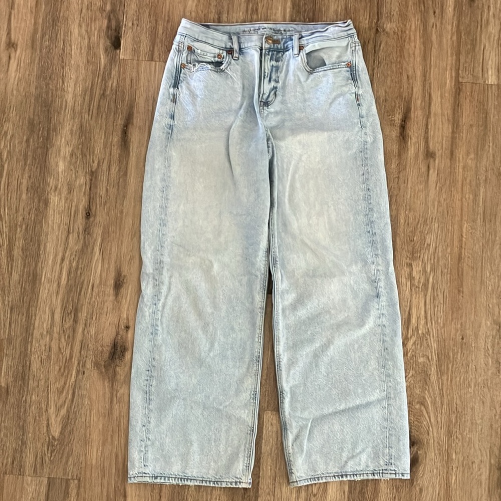 American Eagle Outfitters Light Wash Wide Leg Jeans